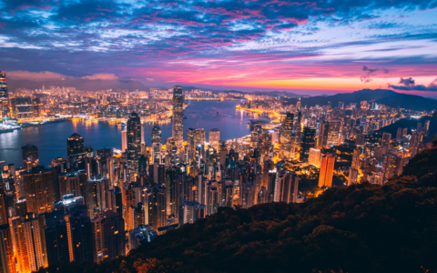 香港发布新年度财政预算案，稳经济纾民困成最大焦点